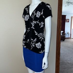 White House Black Market, women top size S